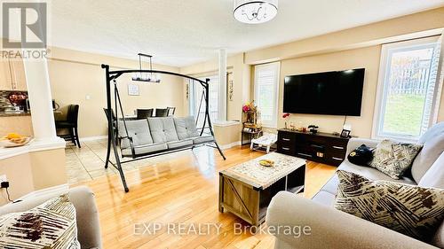 240 Purple Sage Crescent, Kitchener, ON - Indoor Photo Showing Living Room