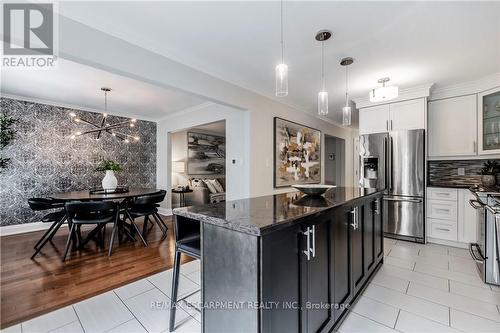 2 Aquasanta Crescent W, Hamilton, ON - Indoor Photo Showing Kitchen With Upgraded Kitchen