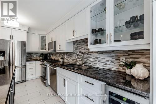 2 Aquasanta Crescent W, Hamilton, ON - Indoor Photo Showing Kitchen With Upgraded Kitchen