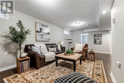 2 Aquasanta Crescent W, Hamilton, ON - Indoor Photo Showing Living Room