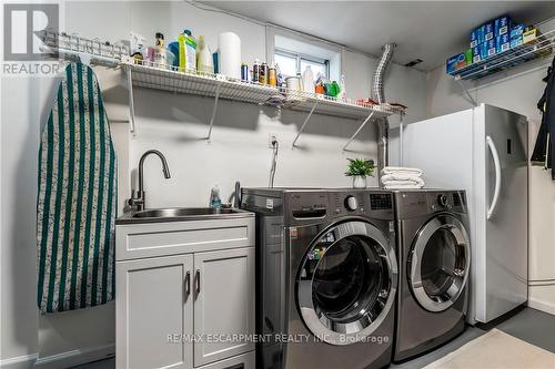 2 Aquasanta Crescent W, Hamilton, ON - Indoor Photo Showing Laundry Room