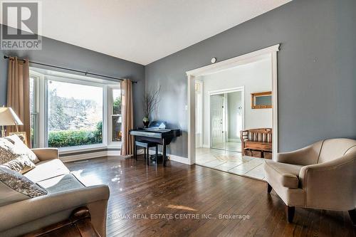 60 Brewster Place, Cambridge, ON - Indoor Photo Showing Living Room