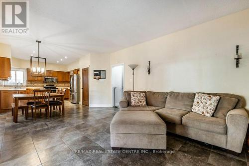 60 Brewster Place, Cambridge, ON - Indoor Photo Showing Living Room