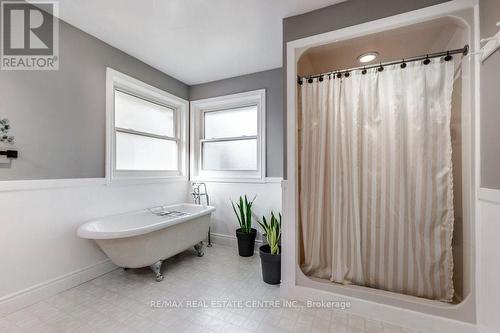 60 Brewster Place, Cambridge, ON - Indoor Photo Showing Bathroom