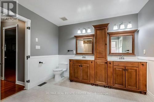 60 Brewster Place, Cambridge, ON - Indoor Photo Showing Bathroom