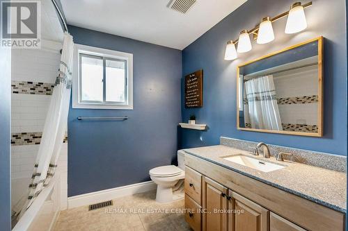 60 Brewster Place, Cambridge, ON - Indoor Photo Showing Bathroom