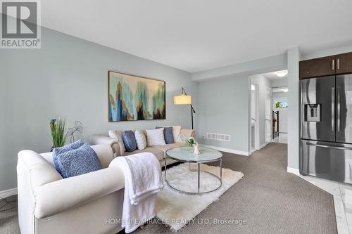 75 Heron Street, Welland, ON - Indoor Photo Showing Living Room