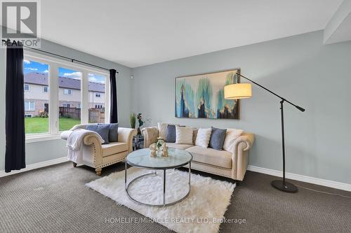 75 Heron Street, Welland, ON - Indoor Photo Showing Living Room