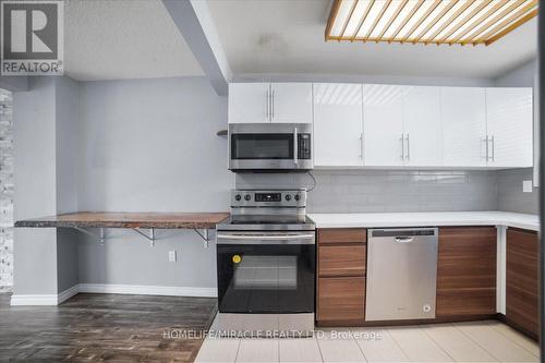 22 - 120 Quigley Road, Hamilton, ON - Indoor Photo Showing Kitchen