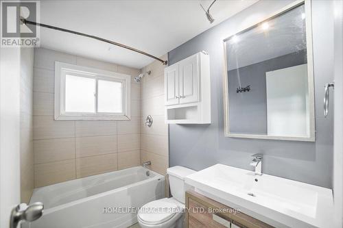 22 - 120 Quigley Road, Hamilton, ON - Indoor Photo Showing Bathroom