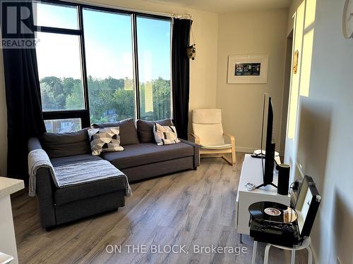 524 - 690 King Street W, Kitchener, ON - Indoor Photo Showing Living Room