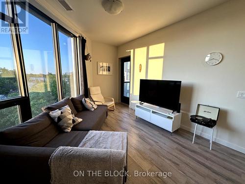 524 - 690 King Street W, Kitchener, ON - Indoor Photo Showing Living Room