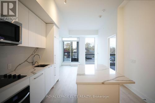 229 - 181 Sheppard Avenue E, Toronto, ON - Indoor Photo Showing Kitchen