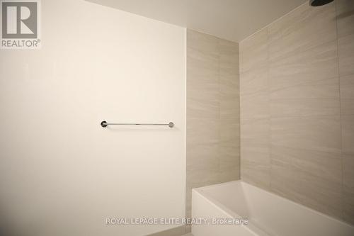 229 - 181 Sheppard Avenue E, Toronto, ON - Indoor Photo Showing Bathroom