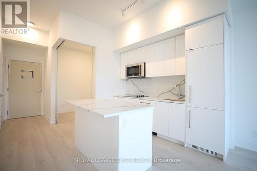 229 - 181 Sheppard Avenue E, Toronto, ON - Indoor Photo Showing Kitchen