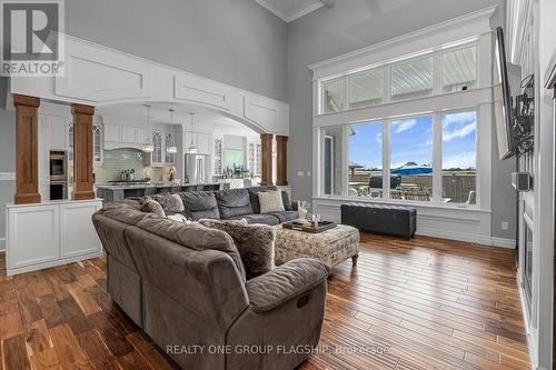 196 Francis Court, Windsor, ON - Indoor Photo Showing Living Room