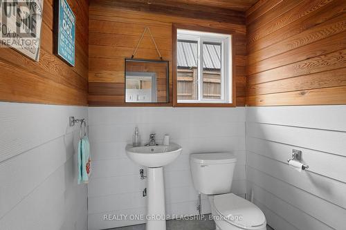 196 Francis Court, Windsor, ON - Indoor Photo Showing Bathroom