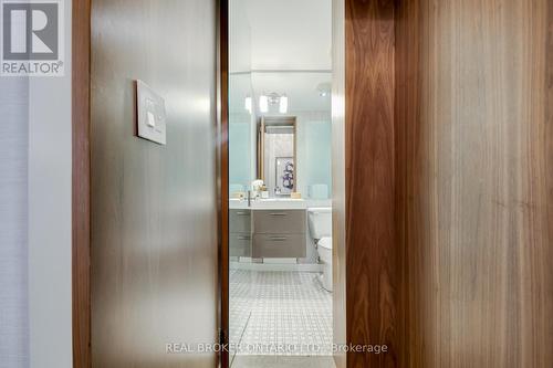 104 - 21 Scollard Street, Toronto, ON - Indoor Photo Showing Bathroom