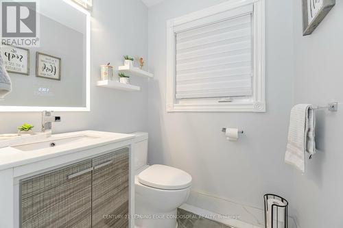 35 Heaslip Terrace, Toronto, ON - Indoor Photo Showing Bathroom