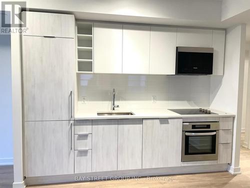 2322 - 2031 Kennedy Road, Toronto, ON - Indoor Photo Showing Kitchen