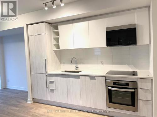 2322 - 2031 Kennedy Road, Toronto, ON - Indoor Photo Showing Kitchen