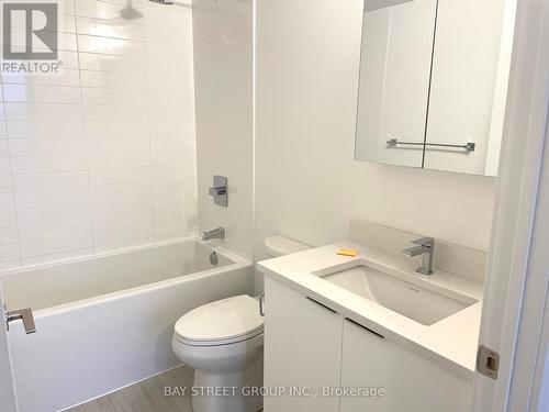 2322 - 2031 Kennedy Road, Toronto, ON - Indoor Photo Showing Bathroom