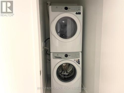 2322 - 2031 Kennedy Road, Toronto, ON - Indoor Photo Showing Laundry Room