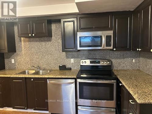 2559 Upper James Street, Hamilton, ON - Indoor Photo Showing Kitchen With Double Sink With Upgraded Kitchen