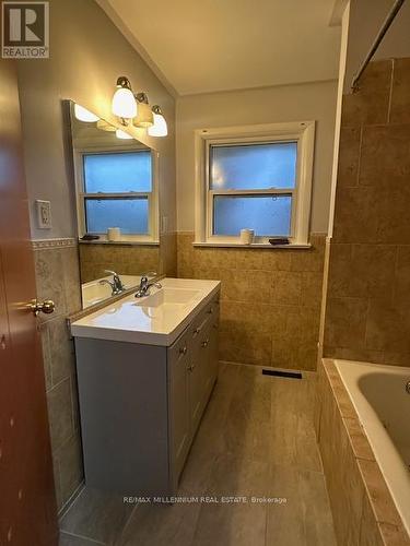 2559 Upper James Street, Hamilton, ON - Indoor Photo Showing Bathroom