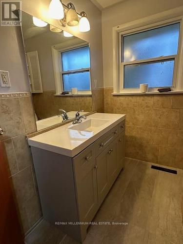 2559 Upper James Street, Hamilton, ON - Indoor Photo Showing Bathroom