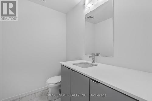 21 - 22 Lytham Green Circle, Newmarket, ON - Indoor Photo Showing Bathroom