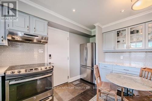 131 Green Road, Hamilton, ON - Indoor Photo Showing Kitchen