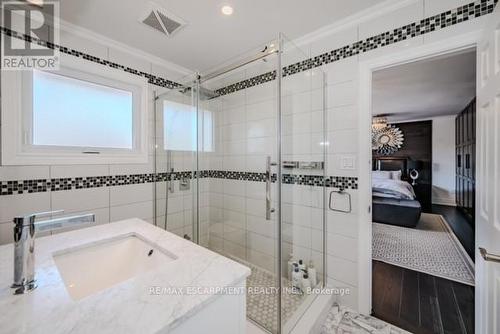 131 Green Road, Hamilton, ON - Indoor Photo Showing Bathroom