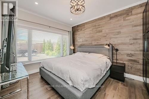 131 Green Road, Hamilton, ON - Indoor Photo Showing Bedroom