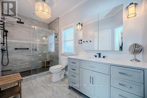 131 Green Road, Hamilton, ON - Indoor Photo Showing Bathroom