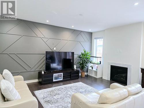 404 Baker Hill Boulevard, Whitchurch-Stouffville, ON - Indoor Photo Showing Living Room With Fireplace