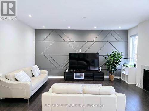 404 Baker Hill Boulevard, Whitchurch-Stouffville, ON - Indoor Photo Showing Living Room With Fireplace