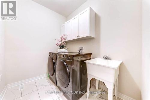 404 Baker Hill Boulevard, Whitchurch-Stouffville, ON - Indoor Photo Showing Laundry Room