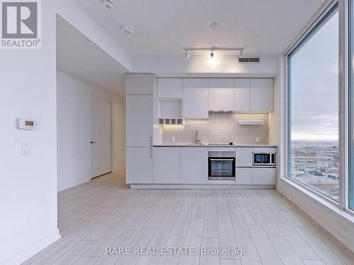 5210 - 5 Buttermill Avenue, Vaughan, ON - Indoor Photo Showing Kitchen