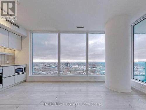 5210 - 5 Buttermill Avenue, Vaughan, ON - Indoor Photo Showing Kitchen