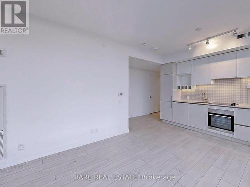 5210 - 5 Buttermill Avenue, Vaughan, ON - Indoor Photo Showing Kitchen