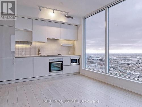 5210 - 5 Buttermill Avenue, Vaughan, ON - Indoor Photo Showing Kitchen With Upgraded Kitchen