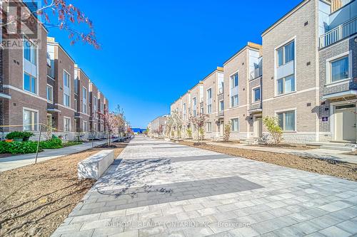 121 Honeycrisp Crest Way, Vaughan, ON - Outdoor With Facade