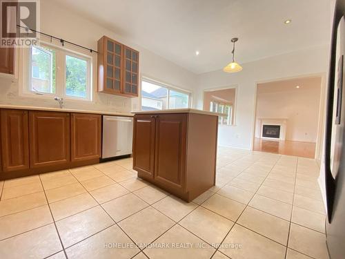 303 Tower Hill Road, Richmond Hill, ON - Indoor Photo Showing Kitchen