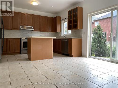 303 Tower Hill Road, Richmond Hill, ON - Indoor Photo Showing Kitchen