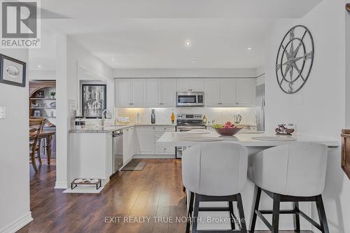 7 Links Trail, Georgian Bay, ON - Indoor Photo Showing Kitchen