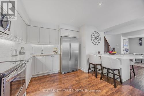 7 Links Trail, Georgian Bay, ON - Indoor Photo Showing Kitchen