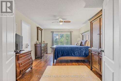 7 Links Trail, Georgian Bay, ON - Indoor Photo Showing Bedroom