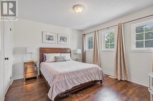 7 Links Trail, Georgian Bay, ON - Indoor Photo Showing Bedroom