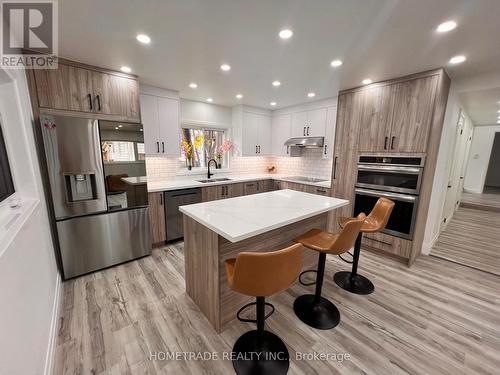 29 North Street N, Barrie, ON - Indoor Photo Showing Kitchen With Upgraded Kitchen